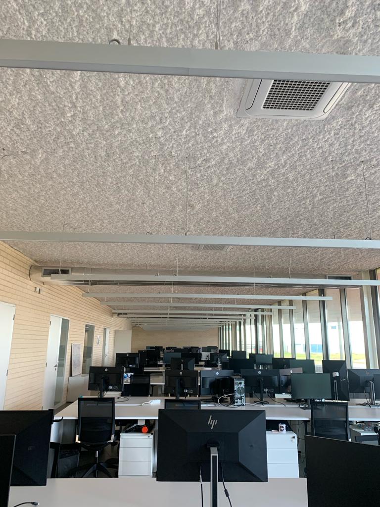 Celulose projetada em escritório